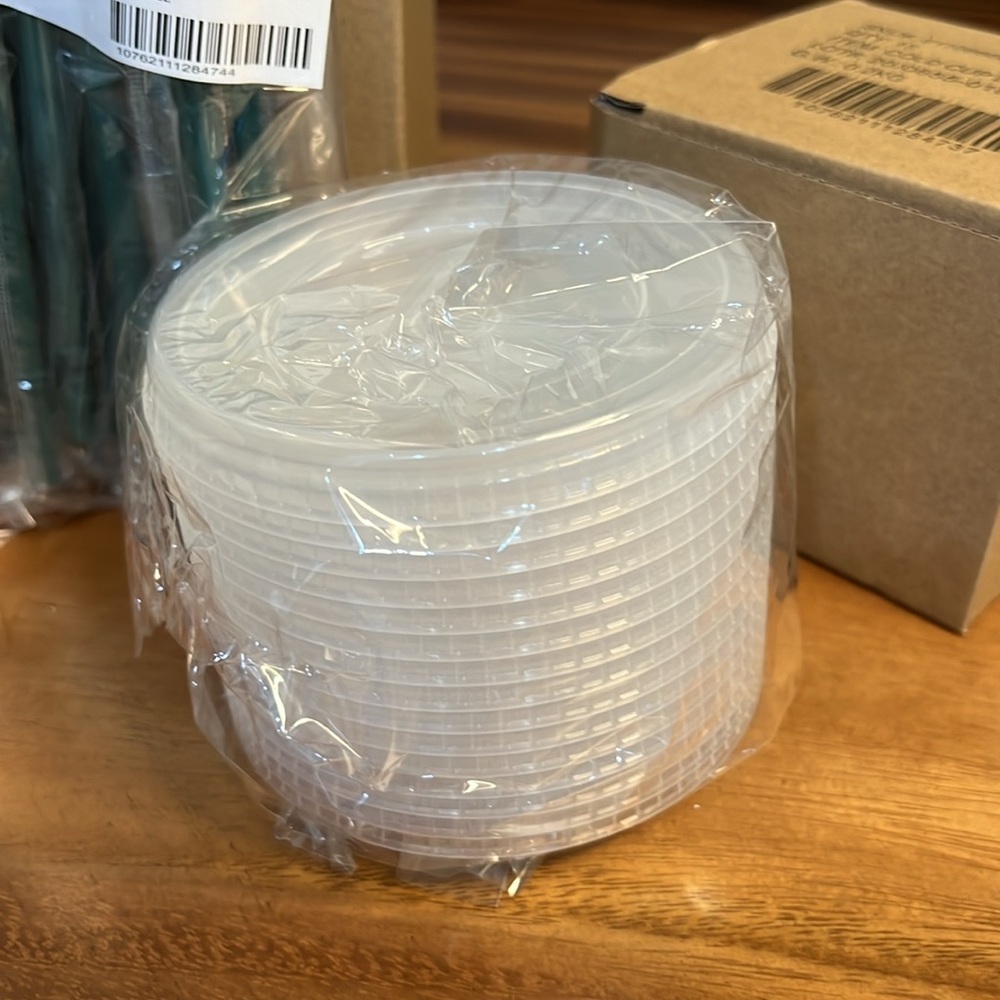 Starbucks Reusable Cups with lids and straws. - Picture 3 of 8